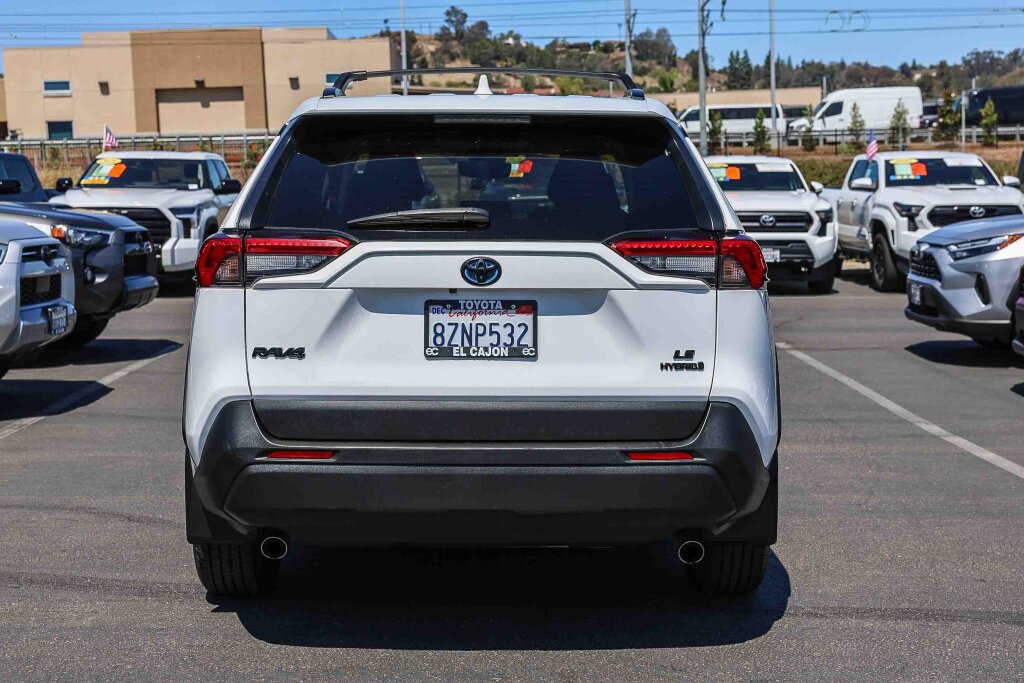 Certified 2021 Toyota RAV4 LE AWD/4WD image 22