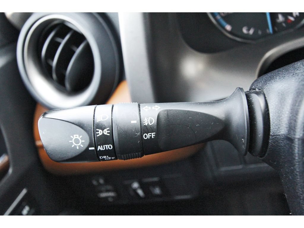 Used 2018 Toyota RAV4 Limited AWD/4WD image 17