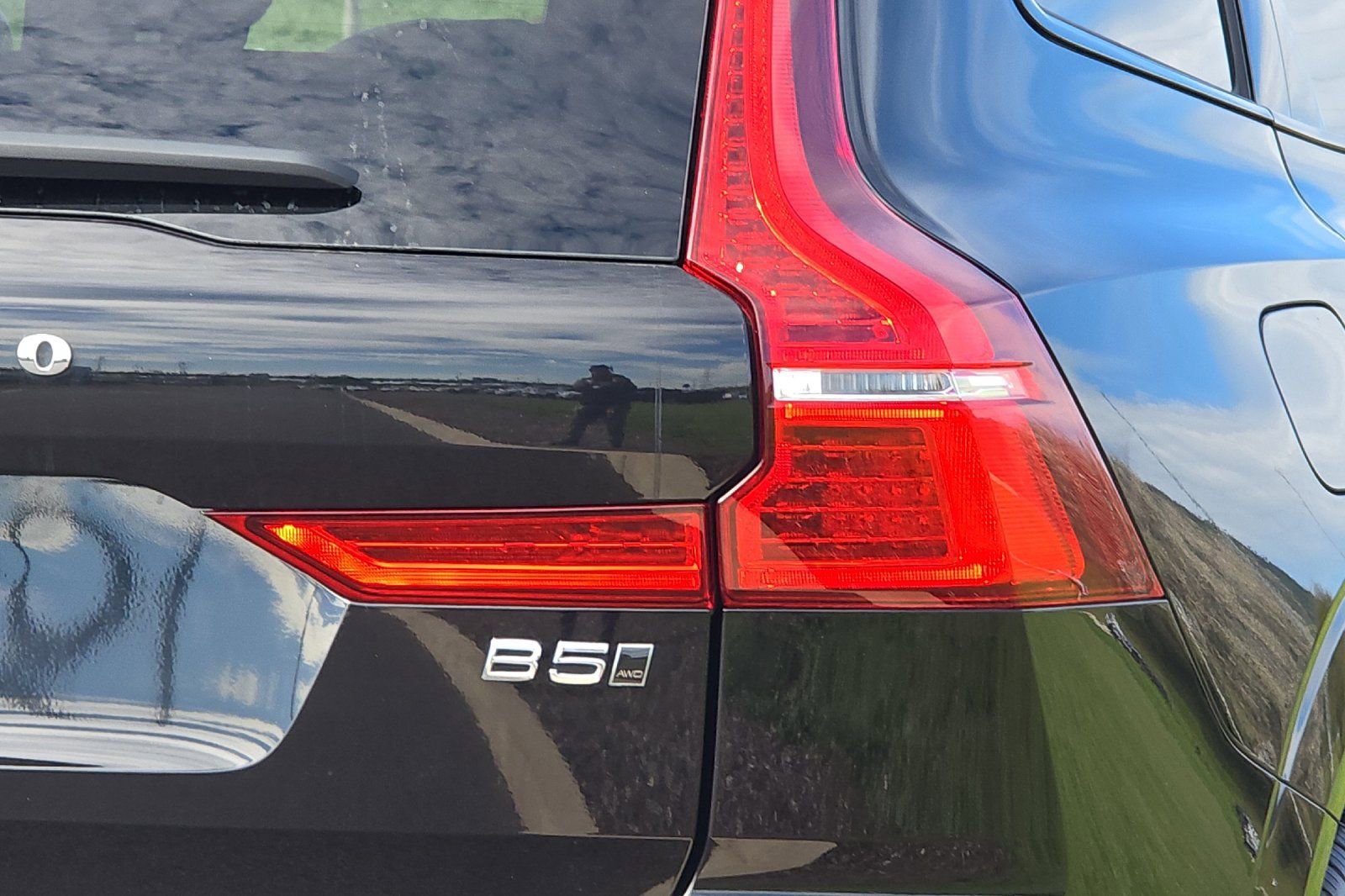 Used 2025 Volvo XC60 B5 Plus image 32