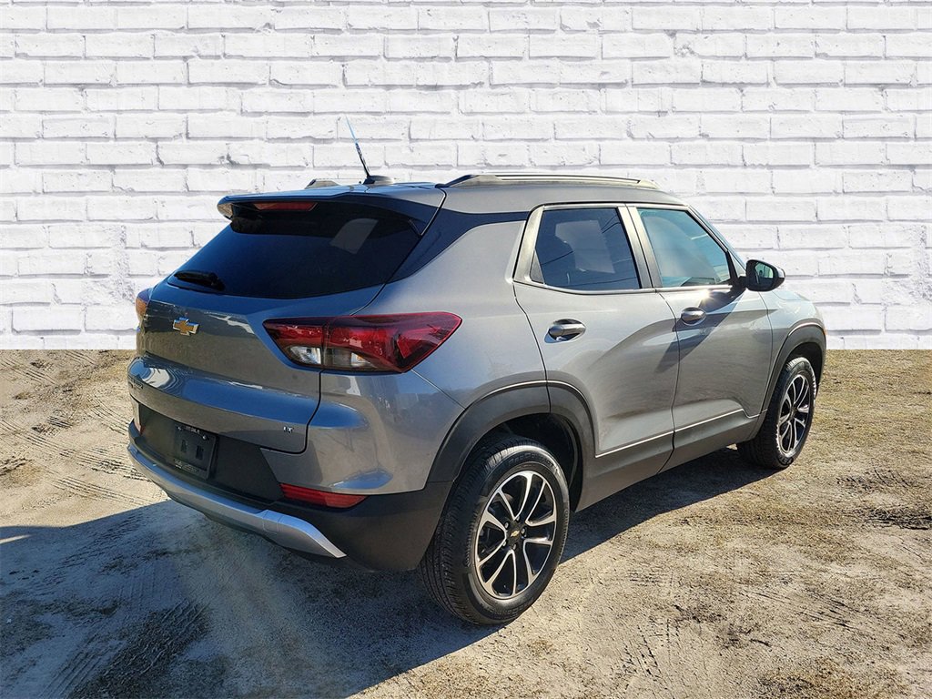 Used 2025 Chevrolet TrailBlazer LT image 2