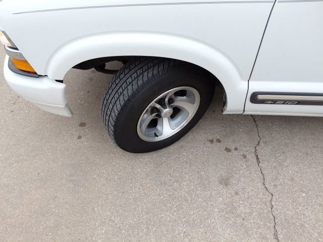 Used 2000 Chevrolet S10 Pickup LS w/ Preferred Equipment Group image 25