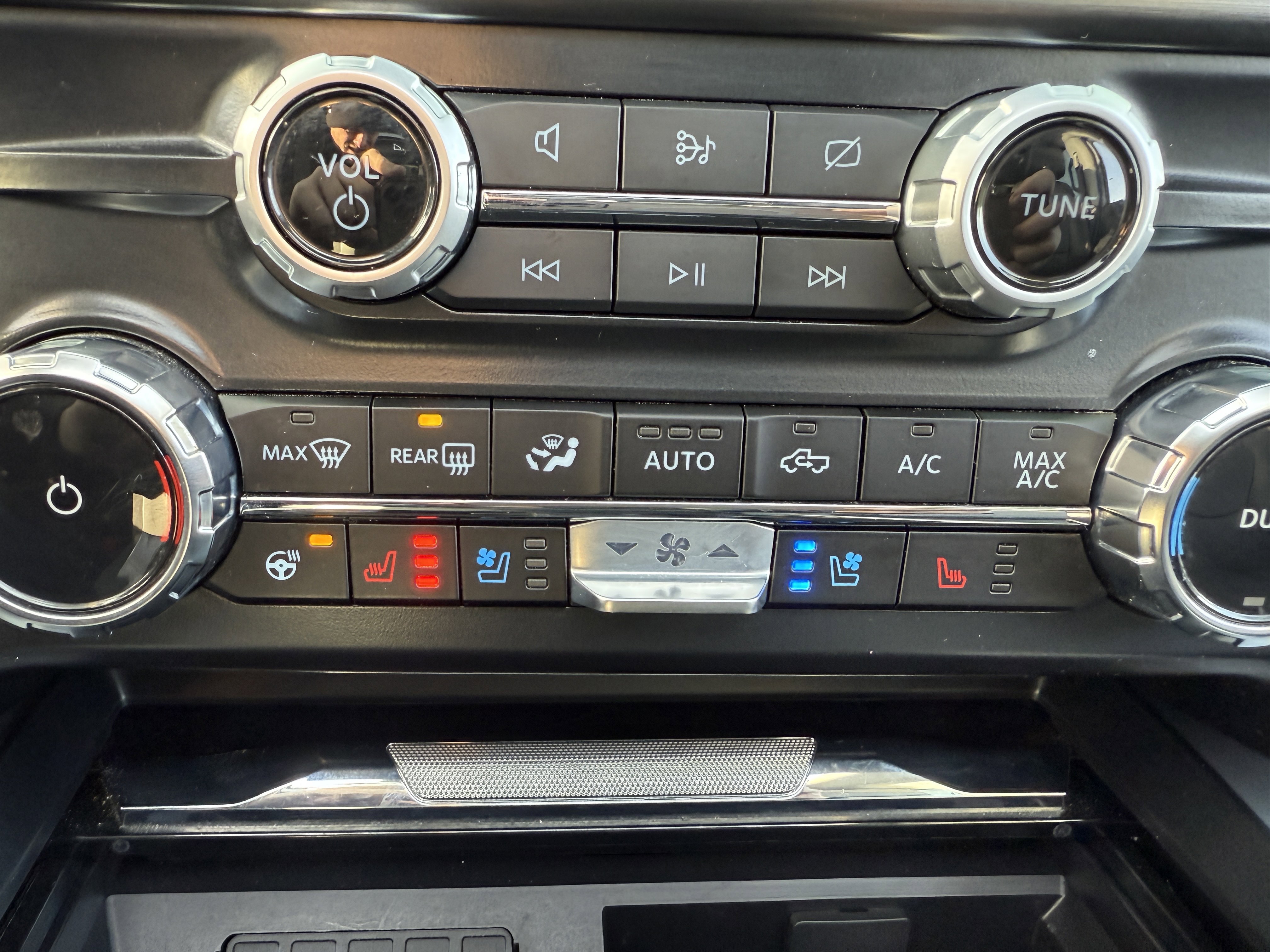 Used 2024 Ford F250 Lariat w/ Black Appearance Package image 26