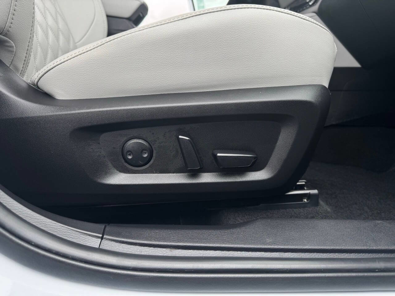 Used 2023 Mitsubishi Outlander SEL image 36