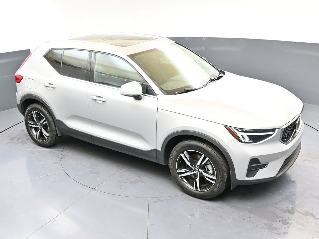 Certified 2025 Volvo XC40 B5 Core image 42