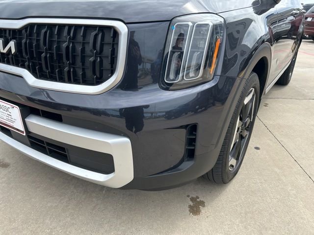Used 2025 Kia Telluride EX w/ EX Captain's Chair Package AWD/4WD image 4