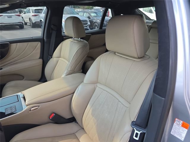 Used 2023 Lexus LS 500 AWD w/ Interior Upgrade Package image 21