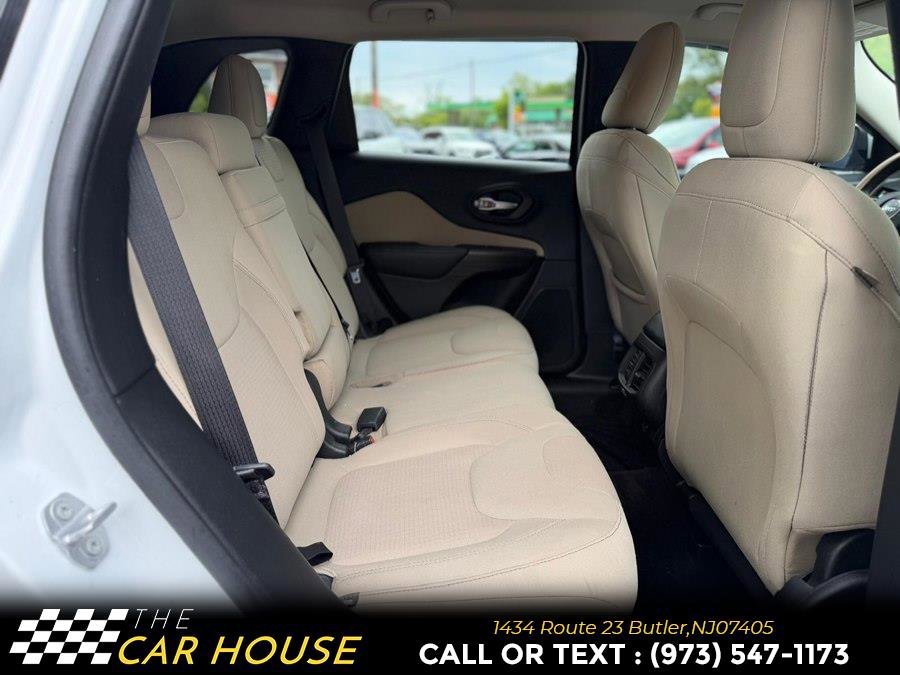 Used 2017 Jeep Cherokee Latitude w/ Comfort & Sound Group AWD/4WD image 19
