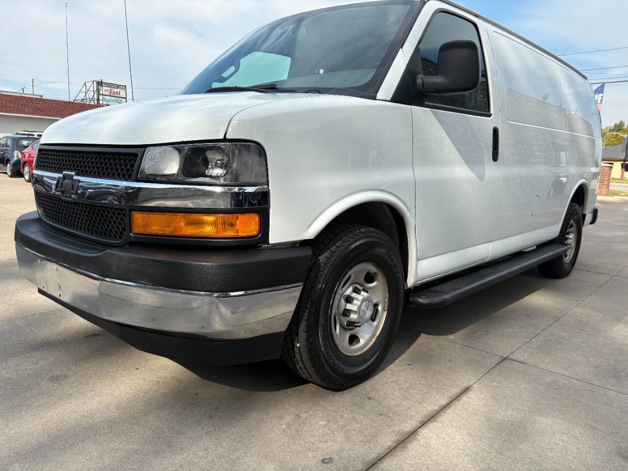 Used 2018 Chevrolet Express 2500 w/ Driver Convenience Package image 3
