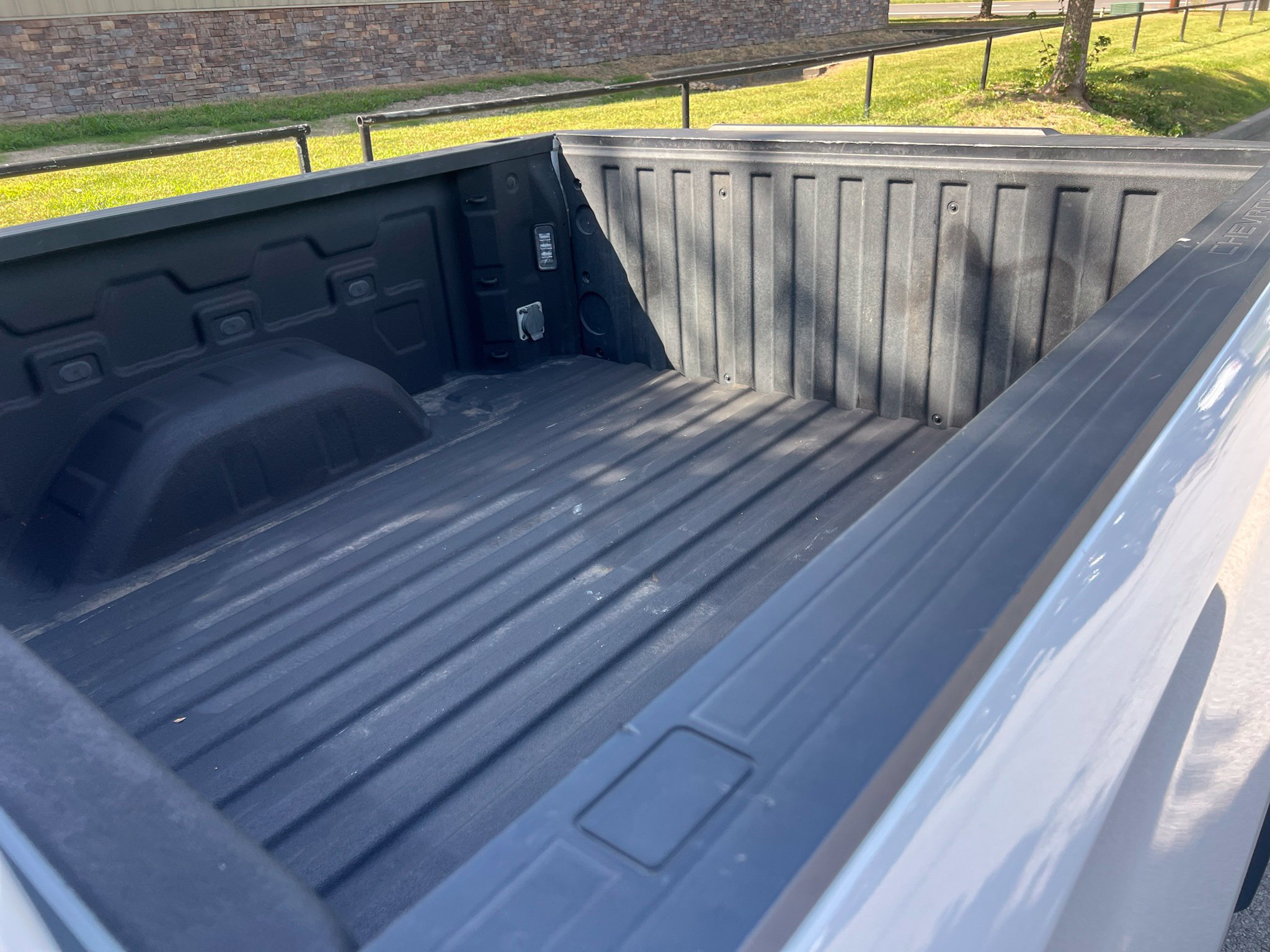 Used 2021 Chevrolet Silverado 1500 LTZ AWD/4WD image 15