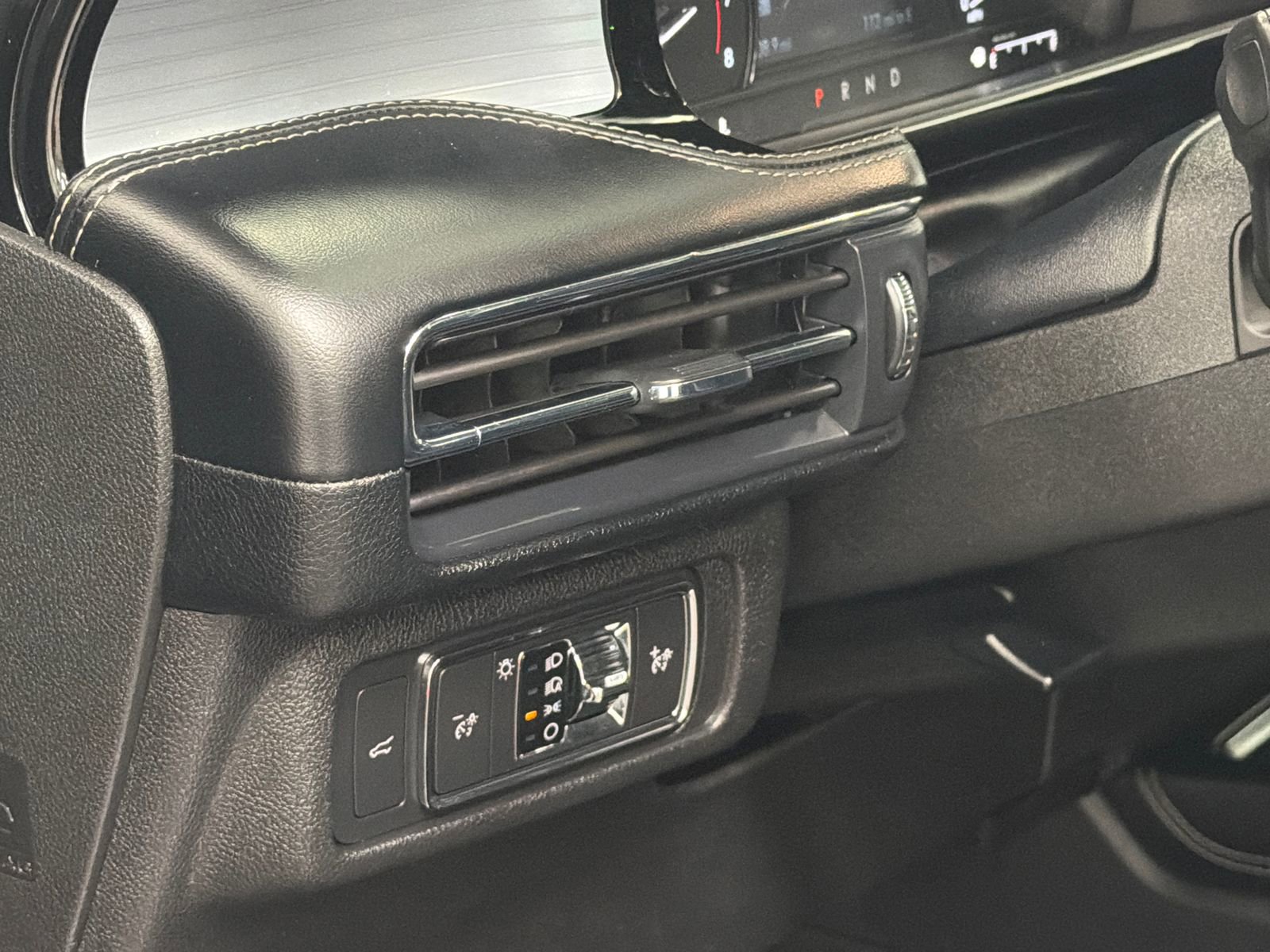 Used 2021 Lincoln Corsair AWD w/ Premium Package image 17