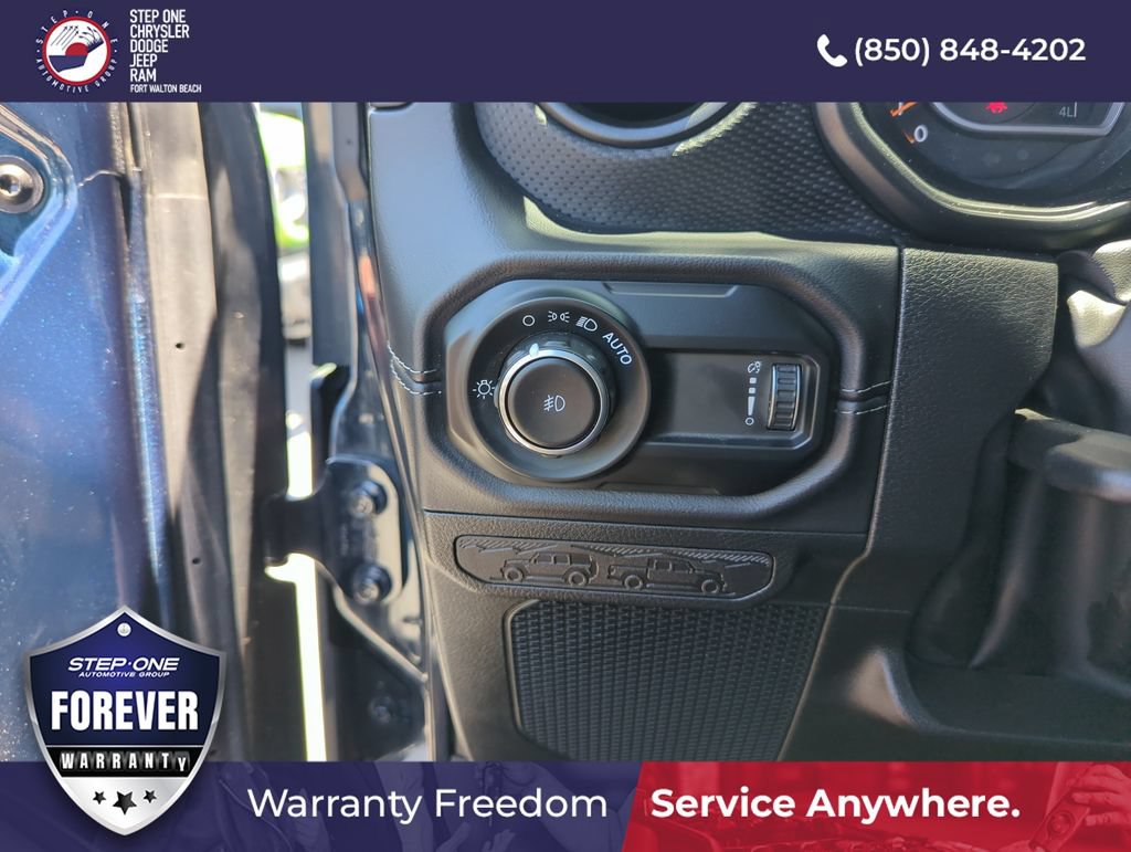 Used 2025 Jeep Wrangler Unlimited Rubicon w/ Convenience Group AWD/4WD image 19