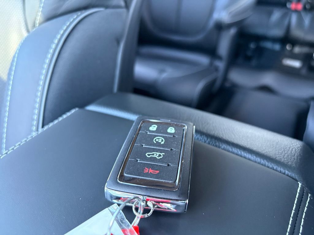 New 2025 Jeep Grand Cherokee L Overland w/ Advanced Protech Group III image 32