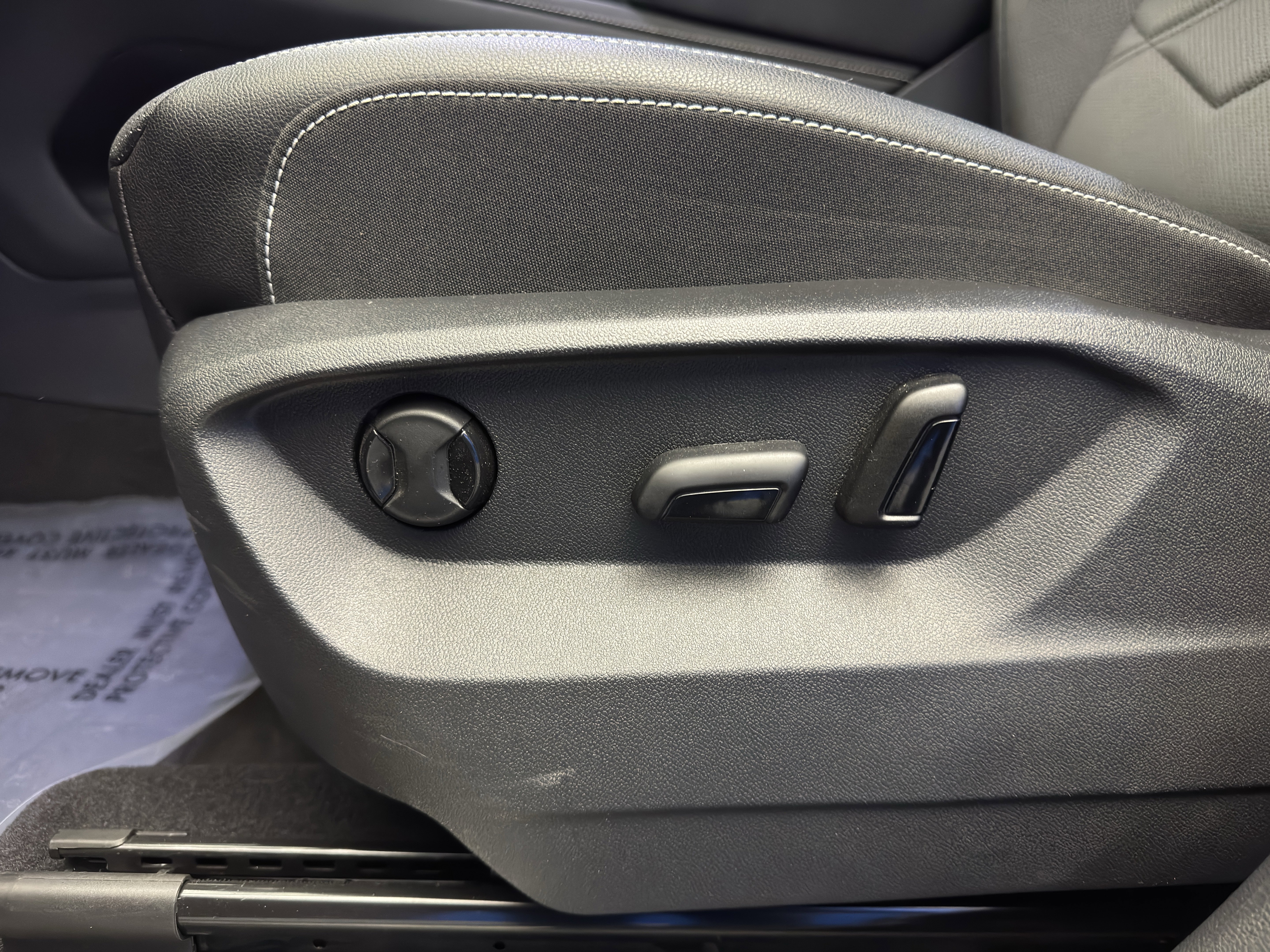 Certified 2025 Volkswagen Atlas SE w/ Black Wheel Package image 12