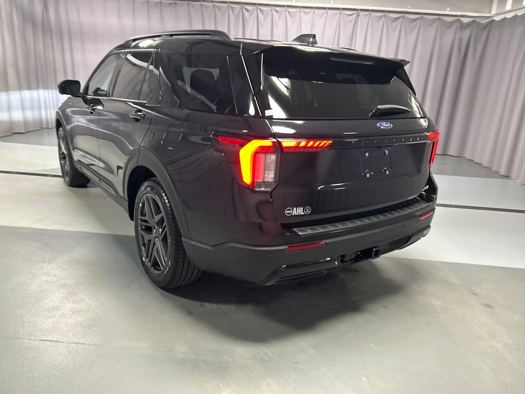 Used 2025 Ford Explorer ST-Line w/ ST-Line Street Pack AWD/4WD image 5