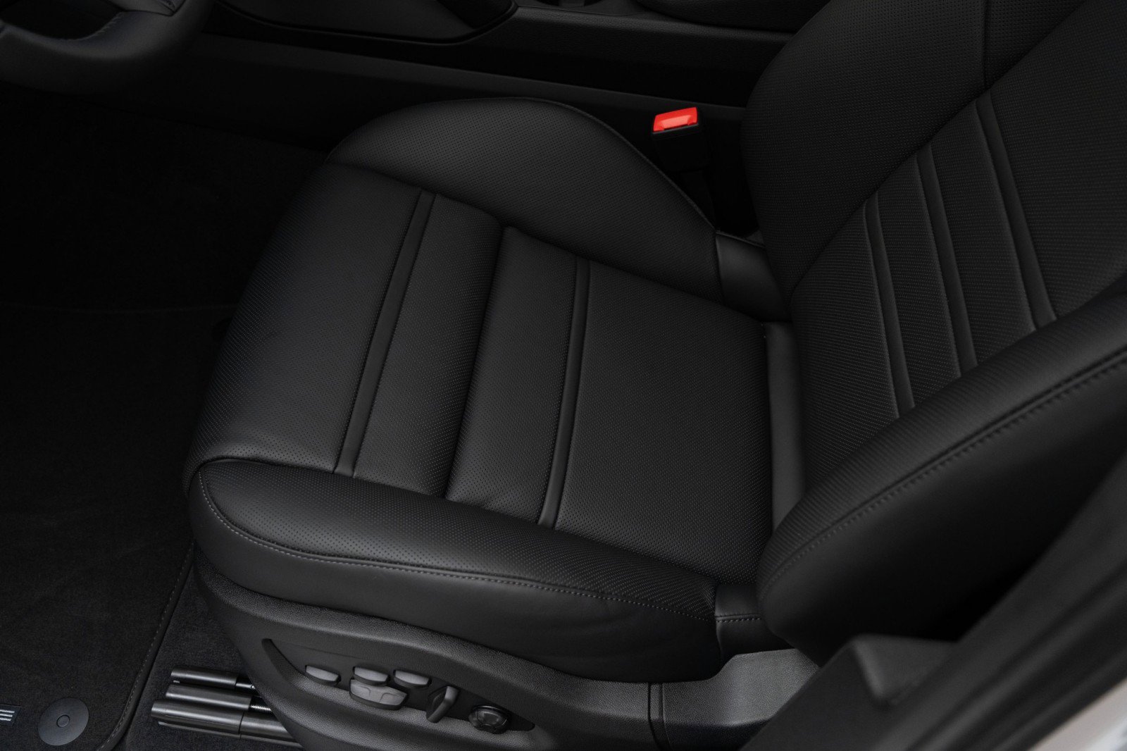 New 2025 Porsche Cayenne image 16