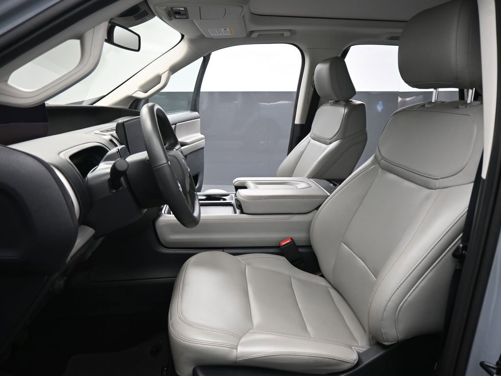 Certified 2025 Ford Expedition Active image 10