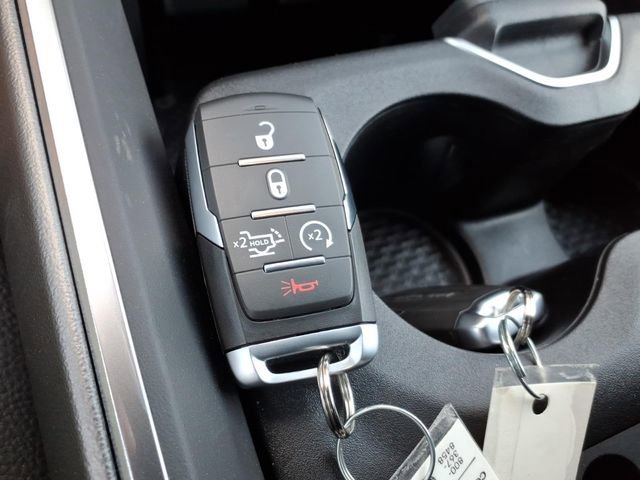 New 2026 RAM 2500 Laramie AWD/4WD image 24