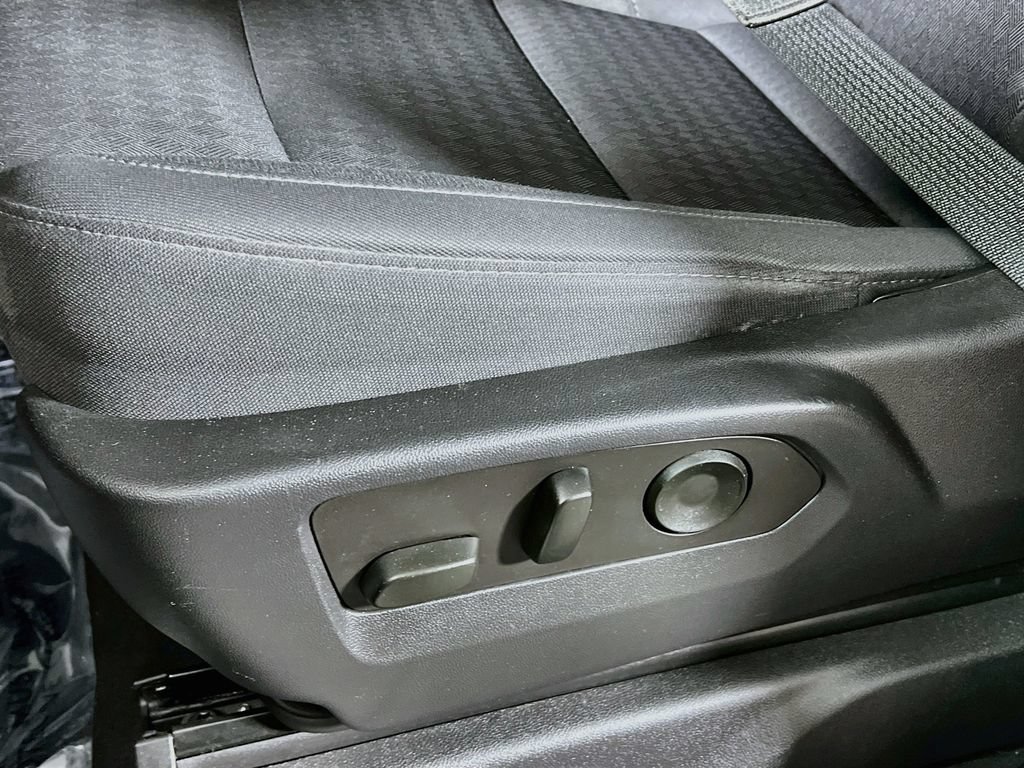 Used 2022 Chevrolet Silverado 1500 Custom AWD/4WD image 16