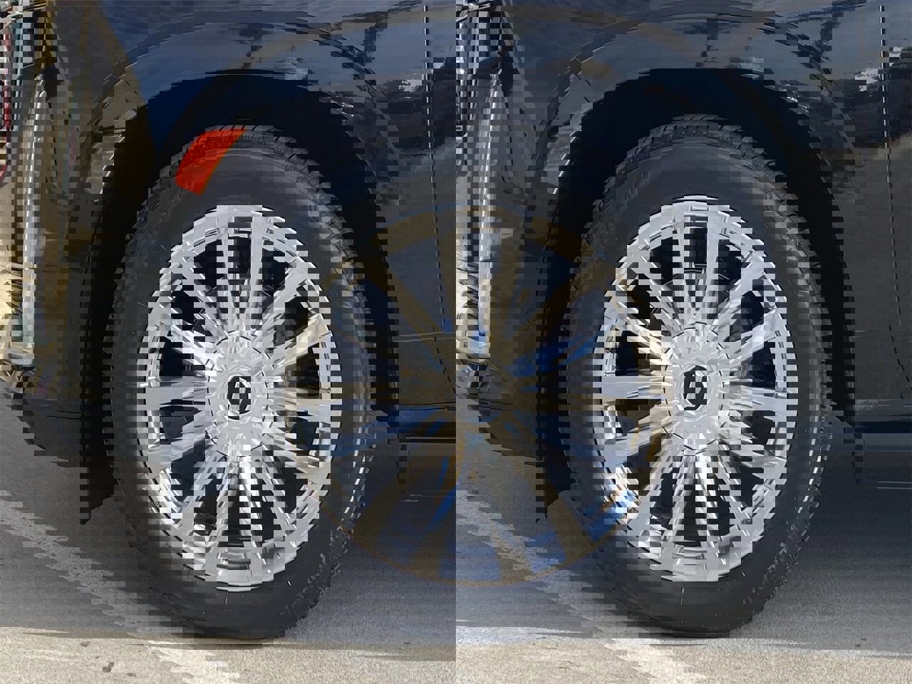 Used 2022 Cadillac Escalade Premium Luxury w/ Performance Package image 9