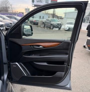 Used 2019 Cadillac Escalade Luxury image 32