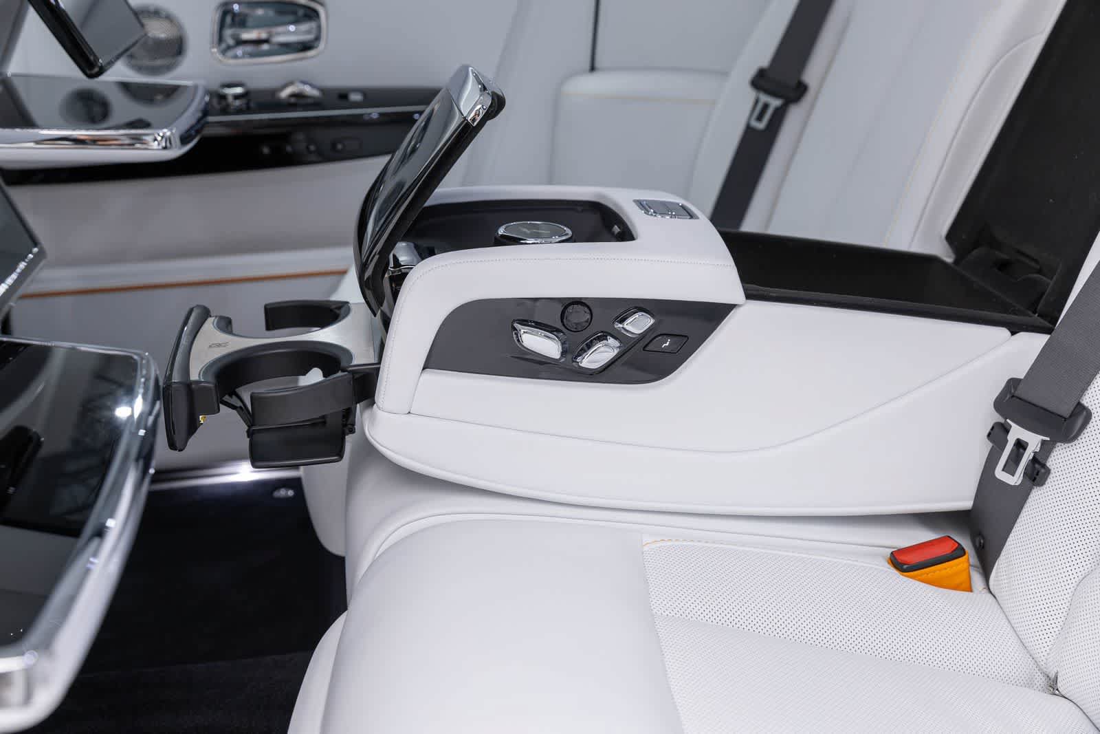 New 2027 Rolls-Royce Phantom Sedan RWD image 47