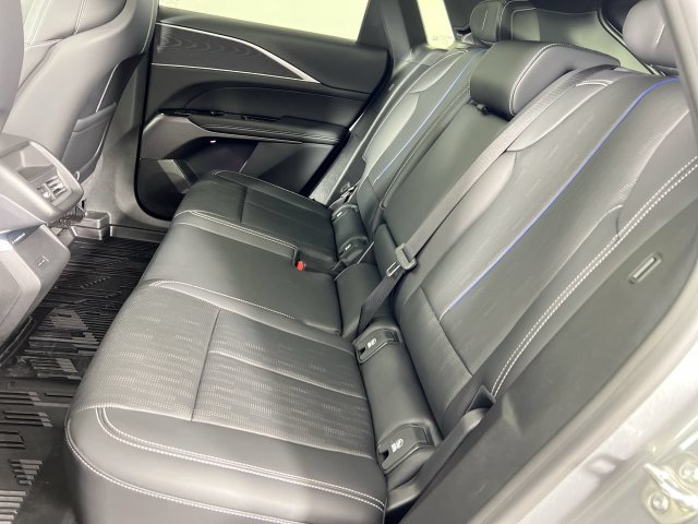 Used 2025 Cadillac Lyriq Luxury w/ LPO, Floor Liner Package AWD/4WD image 26