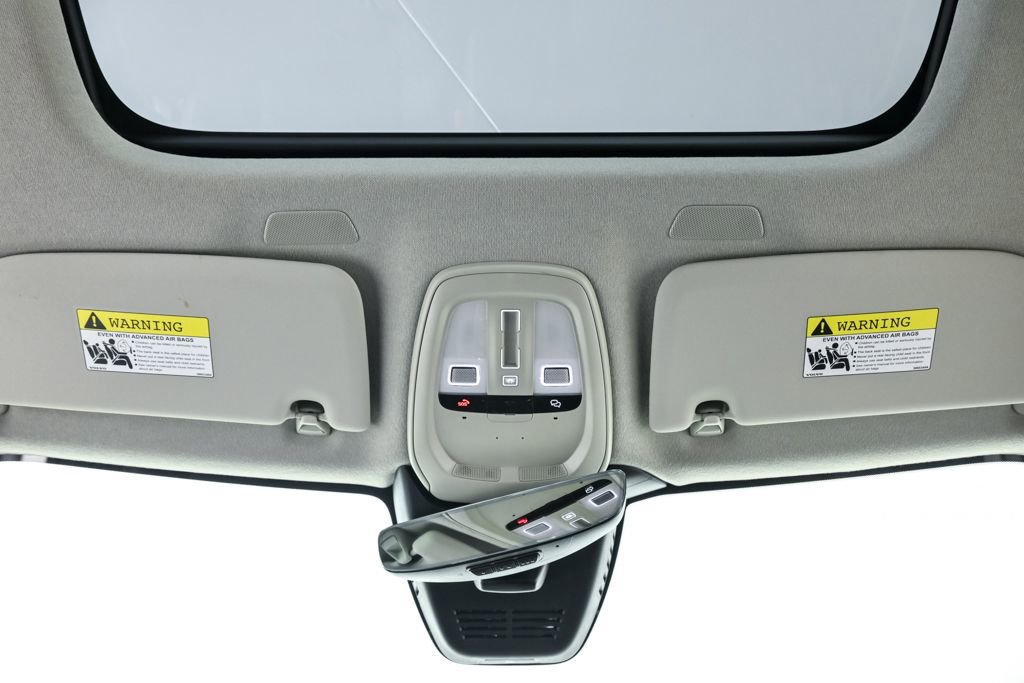 Certified 2025 Volvo XC40 B5 Plus image 20