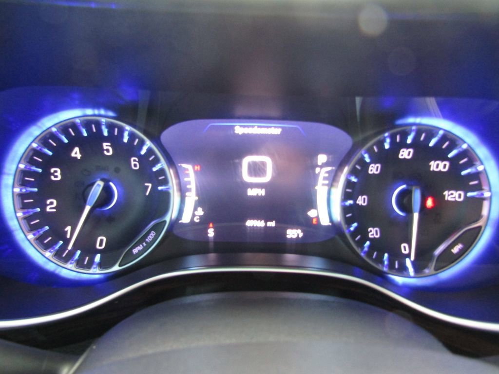Used 2023 Chrysler Pacifica Limited AWD/4WD image 28