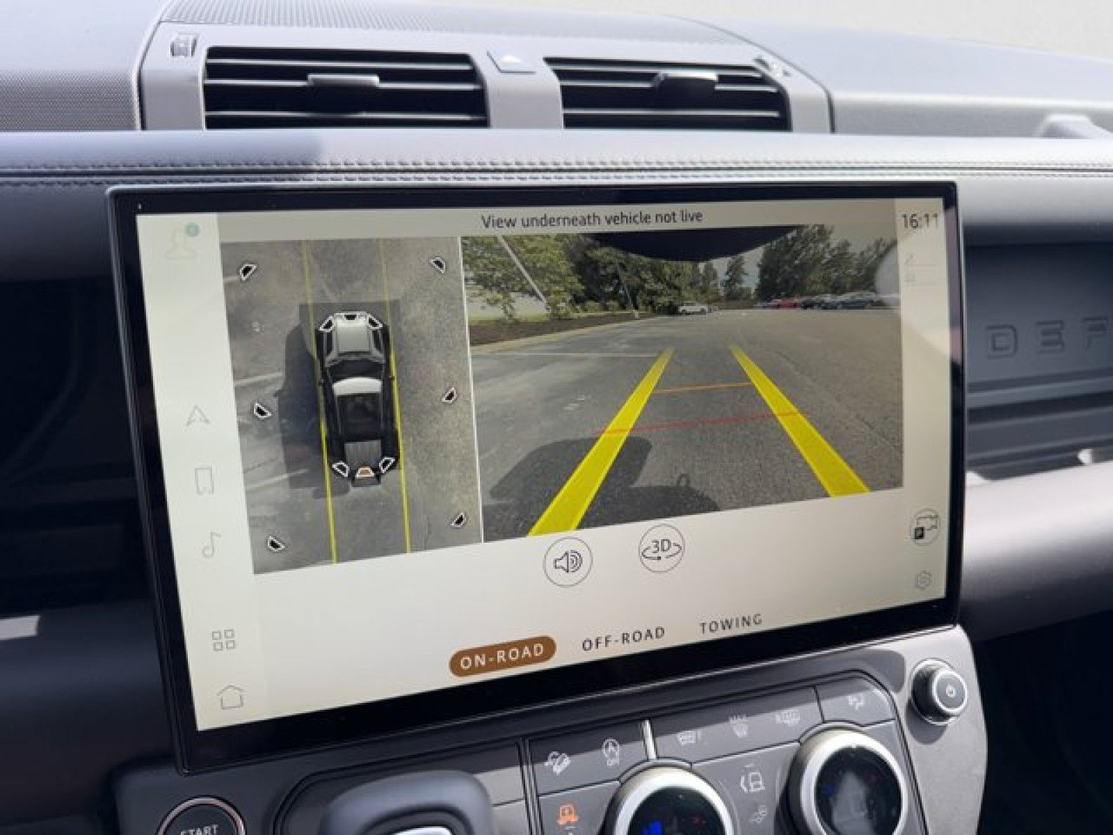 New 2026 Land Rover Defender 110 X-Dynamic SE AWD/4WD image 17