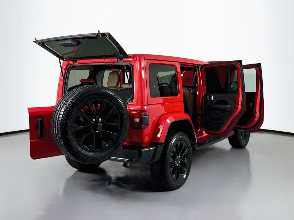 Used 2023 Jeep Wrangler Unlimited Sahara w/ Cold Weather Group AWD/4WD image 18