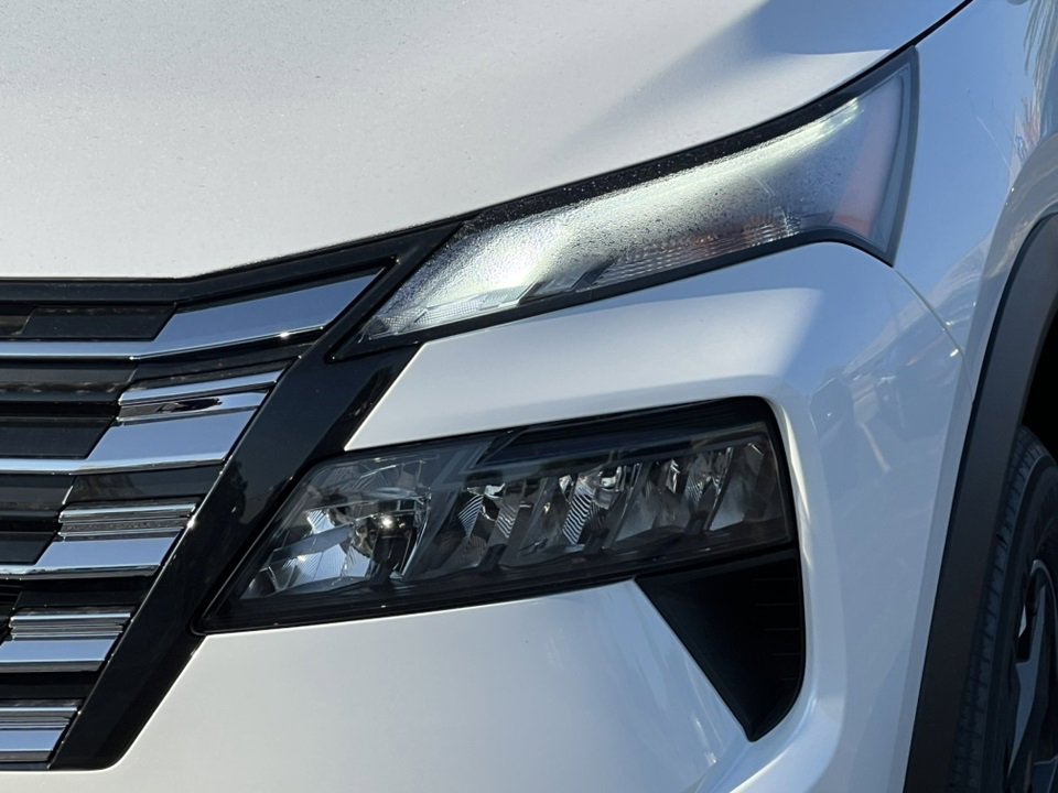 Used 2026 Nissan Rogue SV image 34