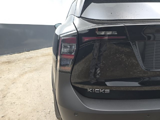 New 2027 Nissan Kicks SR w/ SR Premium Package FWD image 17