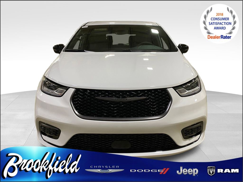 New 2026 Chrysler Pacifica Select image 2