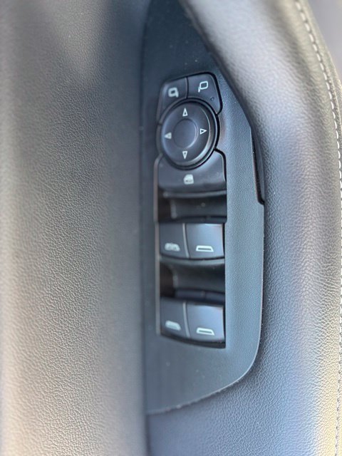 Used 2025 Chevrolet Blazer LT FWD image 9