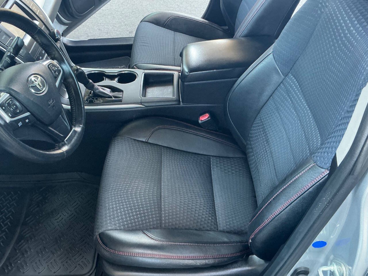 Used 2015 Toyota Camry SE FWD image 9