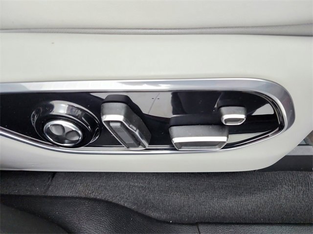 Used 2022 Jeep Grand Cherokee L Overland w/ Advanced Protech Group III image 48