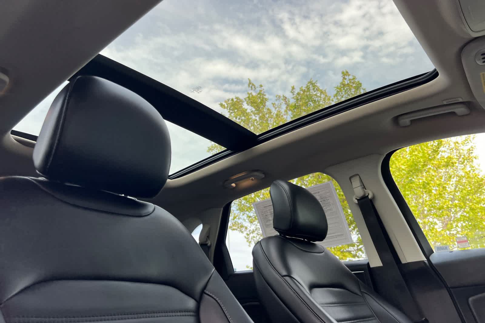 Used 2019 Ford Edge SEL w/ Equipment Group 201A AWD/4WD image 18