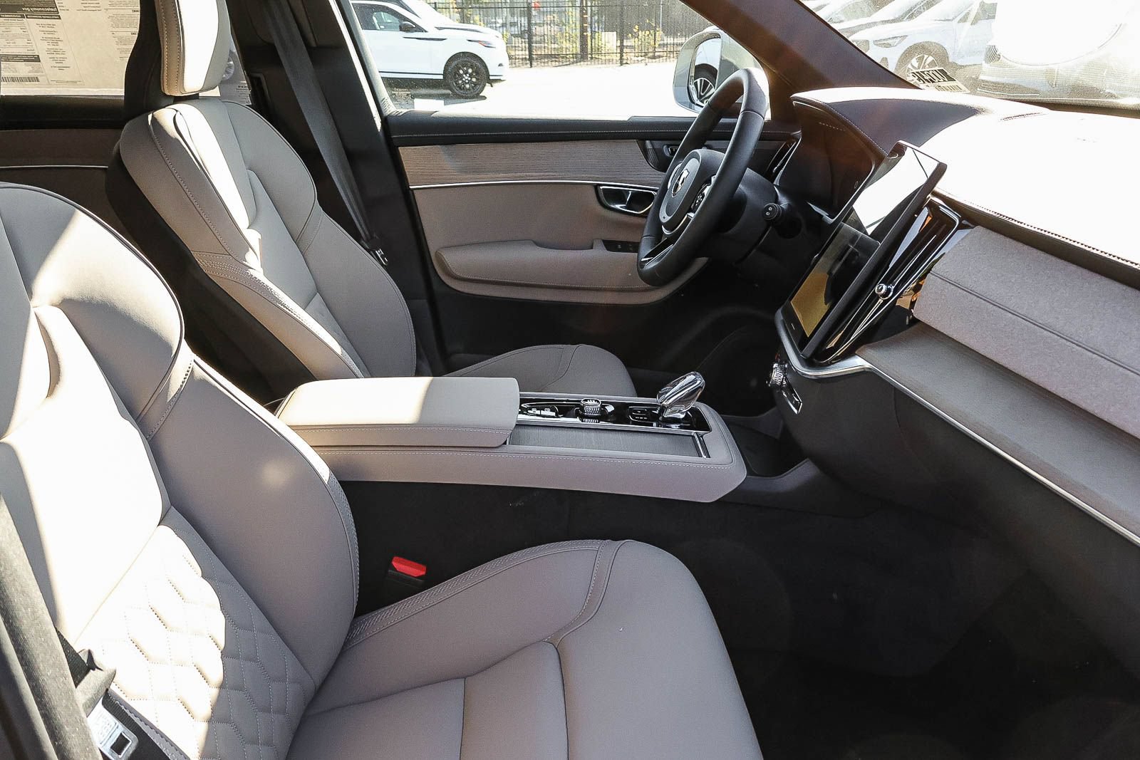 New 2026 Volvo XC90 T8 Plus w/ Protection Package AWD/4WD image 17