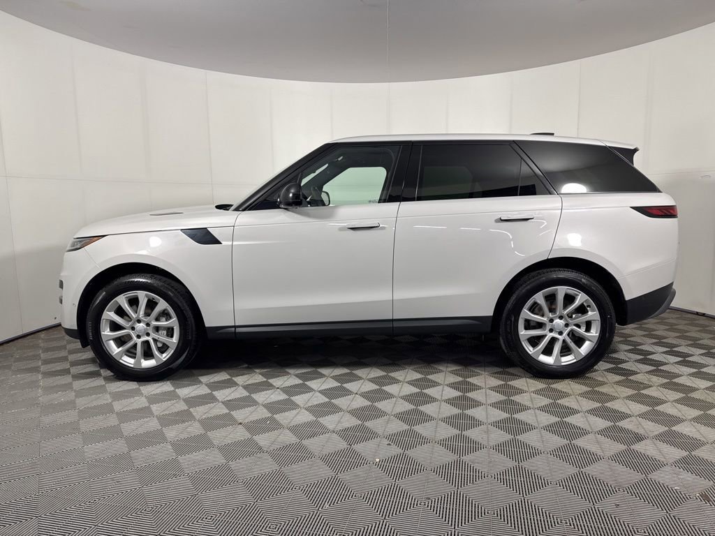 Used 2025 Land Rover Range Rover Sport SE AWD/4WD image 2
