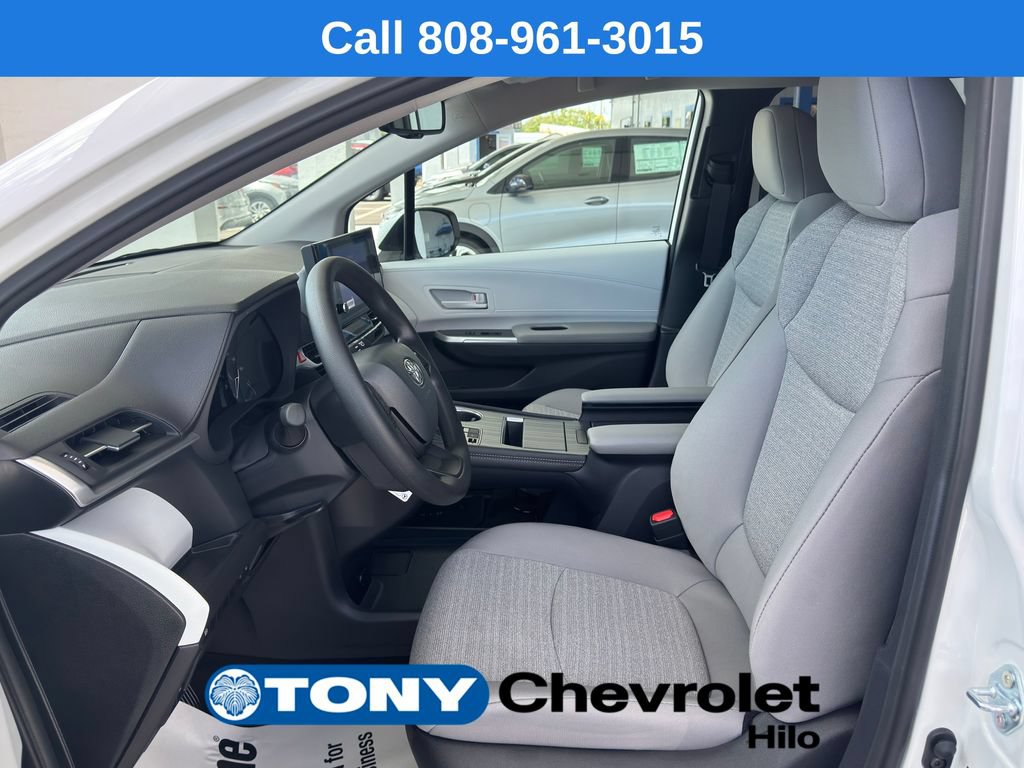 Used 2026 Toyota Sienna LE FWD image 10