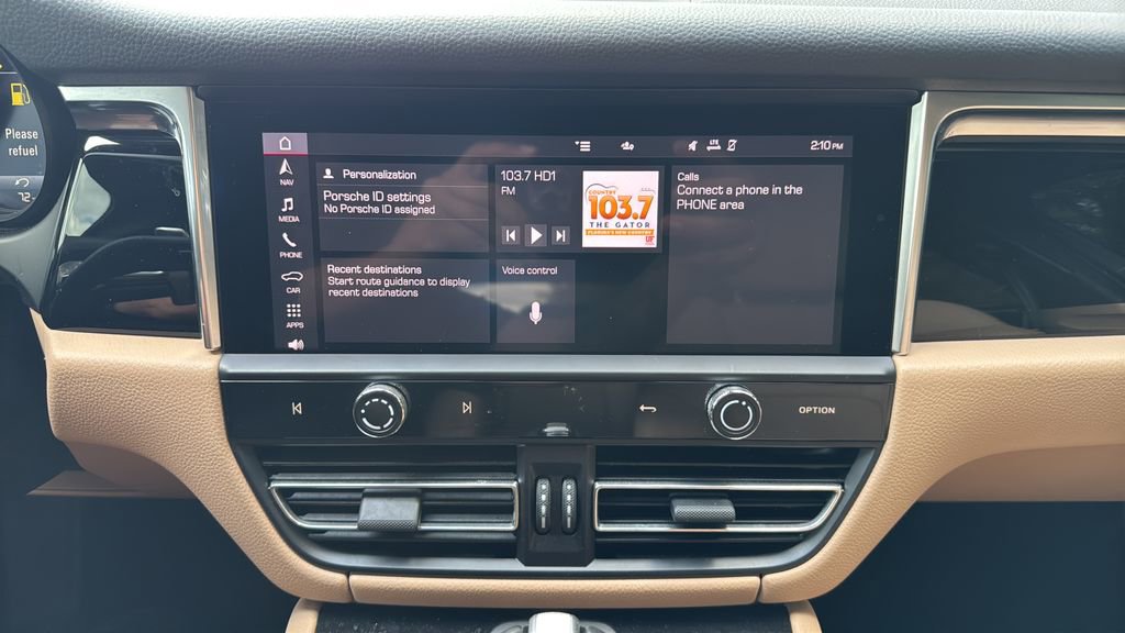 Certified 2023 Porsche Macan w/ Premium Package Plus image 12