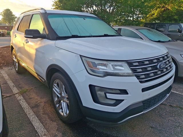 Used 2017 Ford Explorer XLT w/ Equipment Group 202A FWD image 3