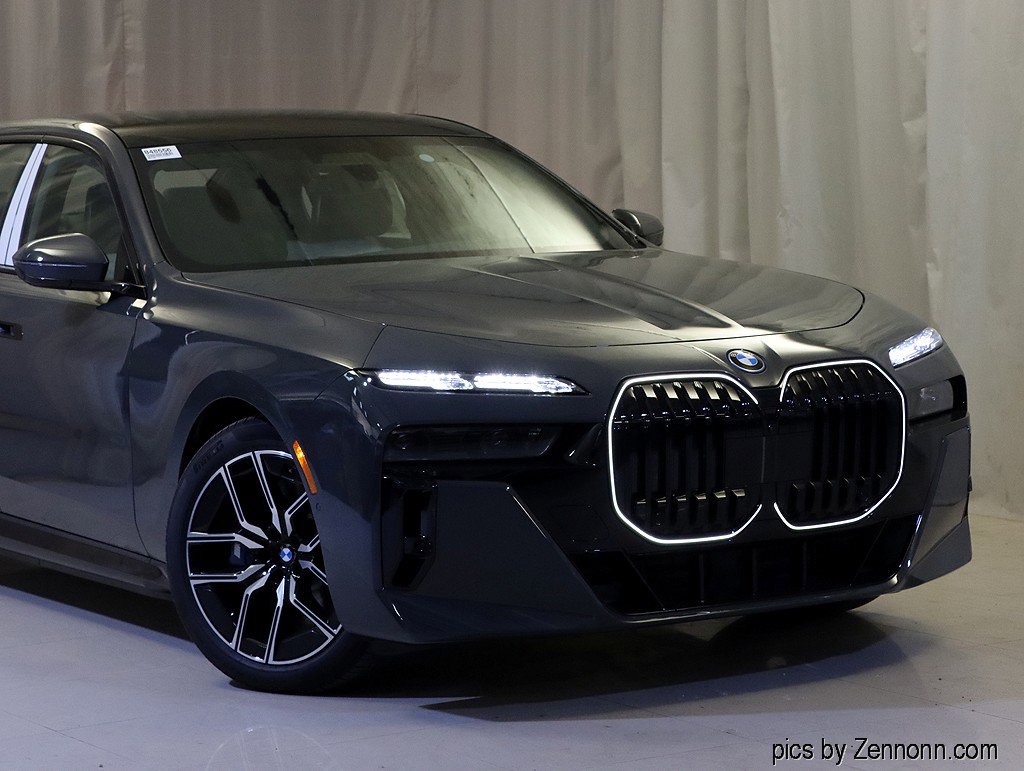 Used 2026 BMW i7 xDrive60 w/ Executive Package image 2