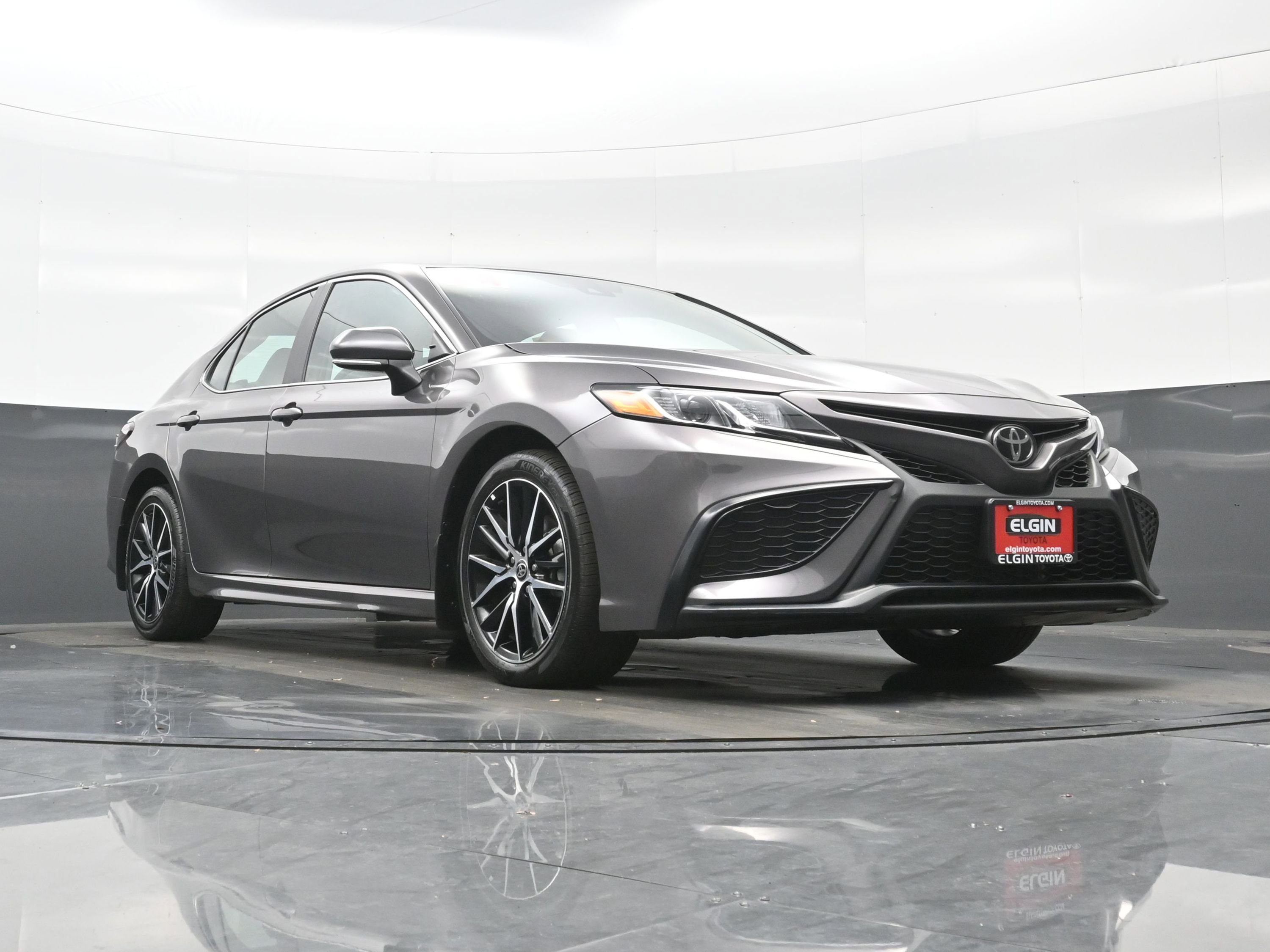 Used 2024 Toyota Camry SE image 25