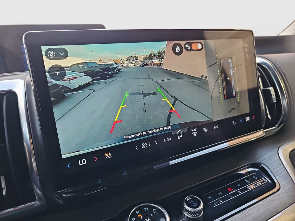 Used 2025 Ford Expedition Platinum w/ Driver's Package image 14