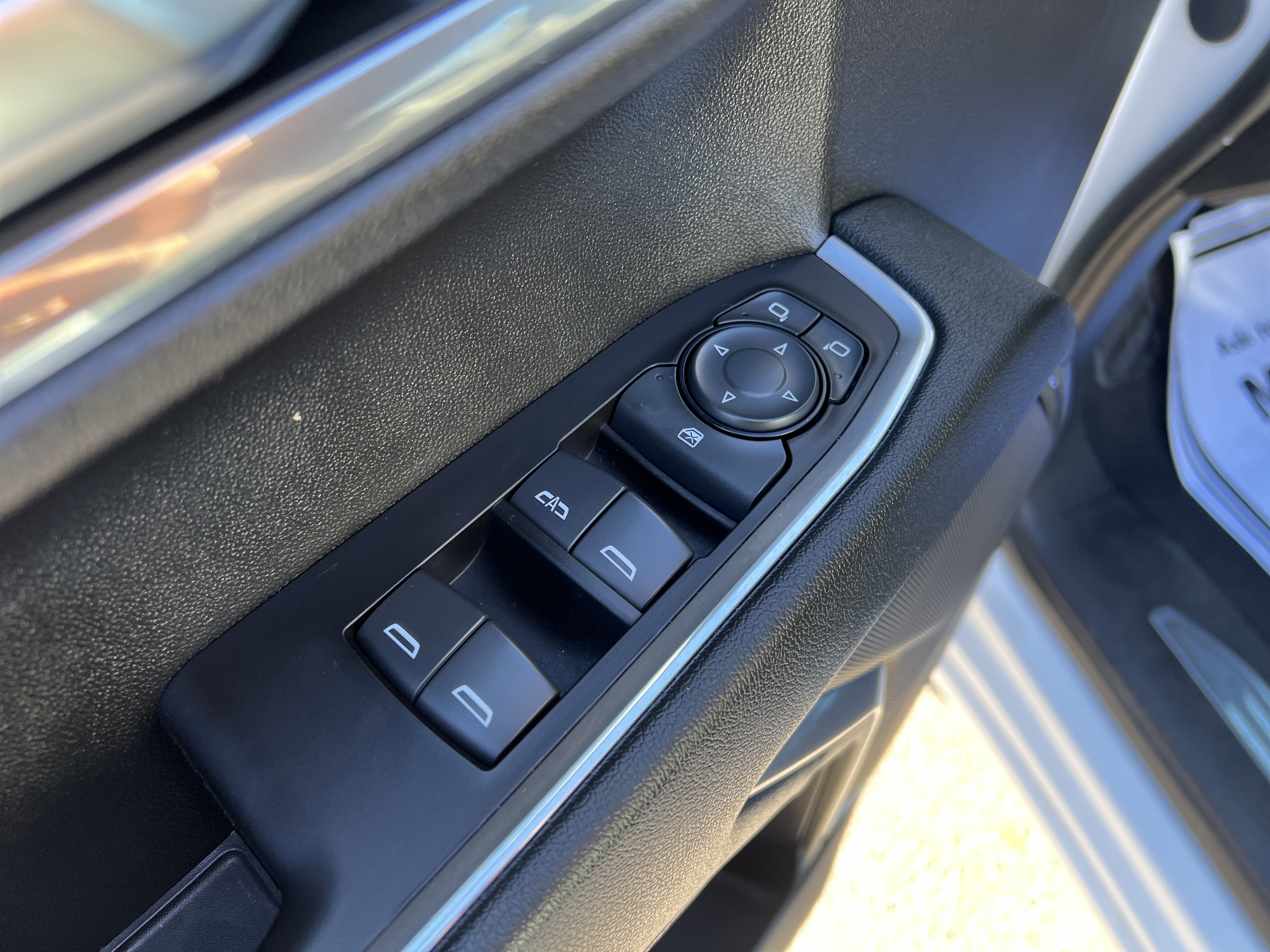 Used 2024 GMC Sierra 1500 SLE image 20