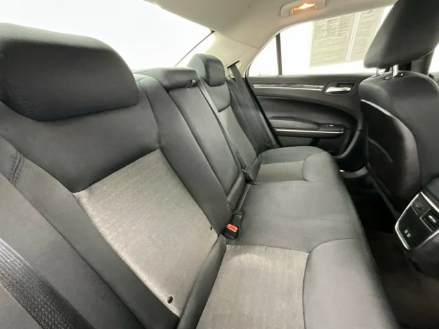Used 2018 Chrysler 300 Touring w/ Chrome Appearance Package RWD image 11
