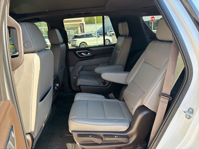 Used 2022 GMC Yukon SLT w/ SLT Premium Package image 2