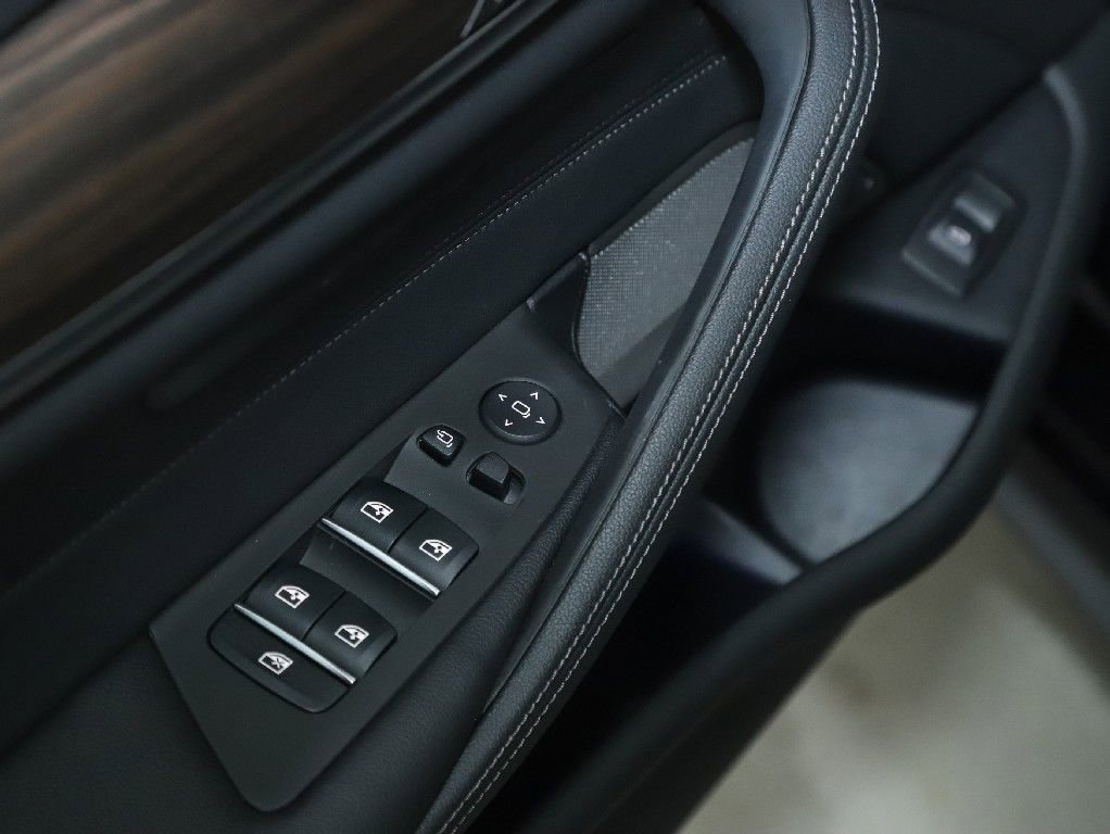 Certified 2022 BMW 540i xDrive w/ M Sport Package image 17