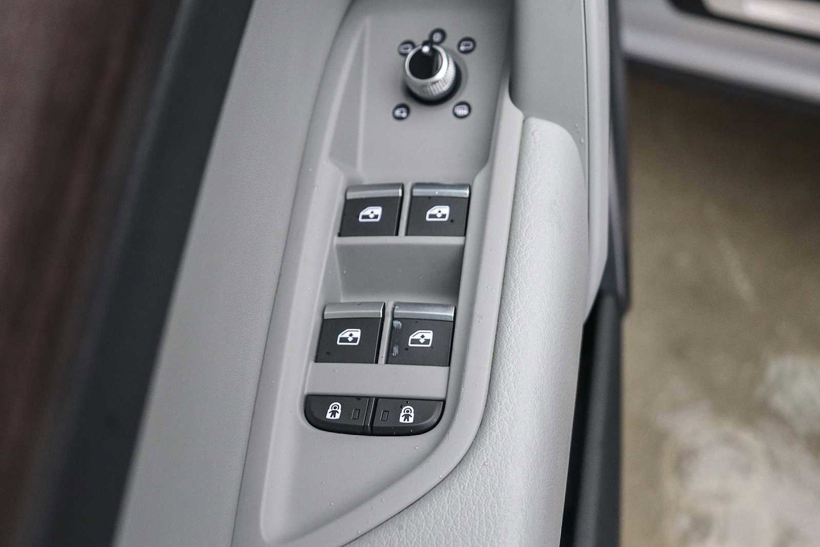 Used 2022 Audi Q5 2.0T Premium w/ Convenience Package image 28